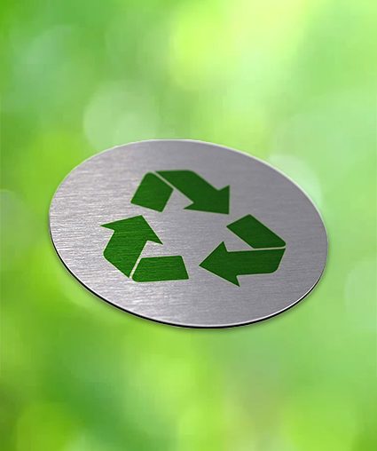 Metalic Recicle logo - Fondo verde